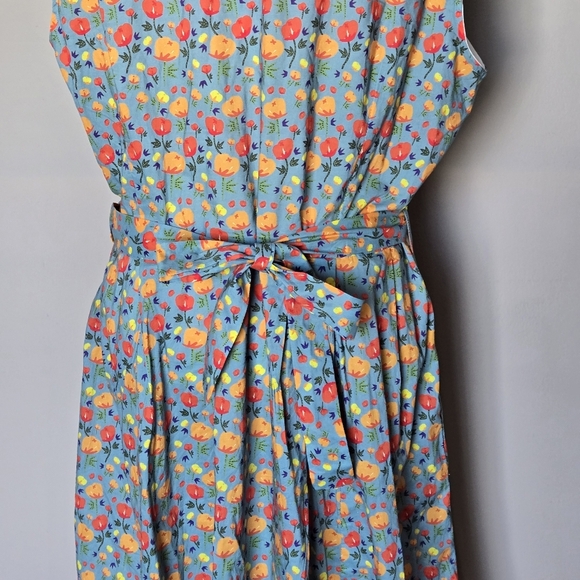 Chic Floral Button-Up Midi Dress - Picture 9 of 16